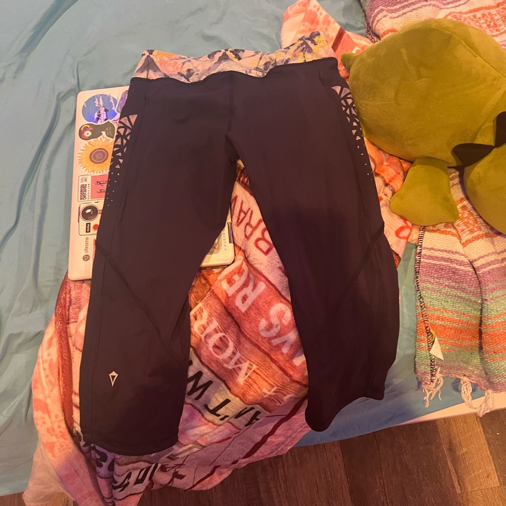 Ivivva kids capri leghings with pockets